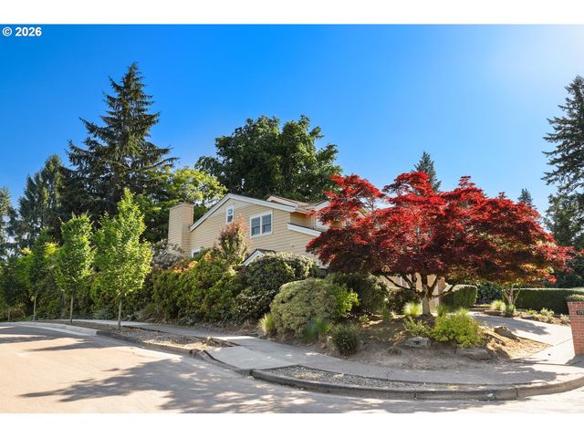 17151 WALL St, Lake Oswego, OR 97034
