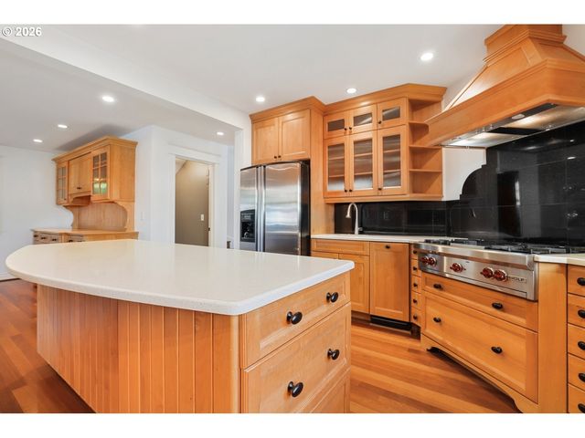 17151 WALL St, Lake Oswego, OR 97034