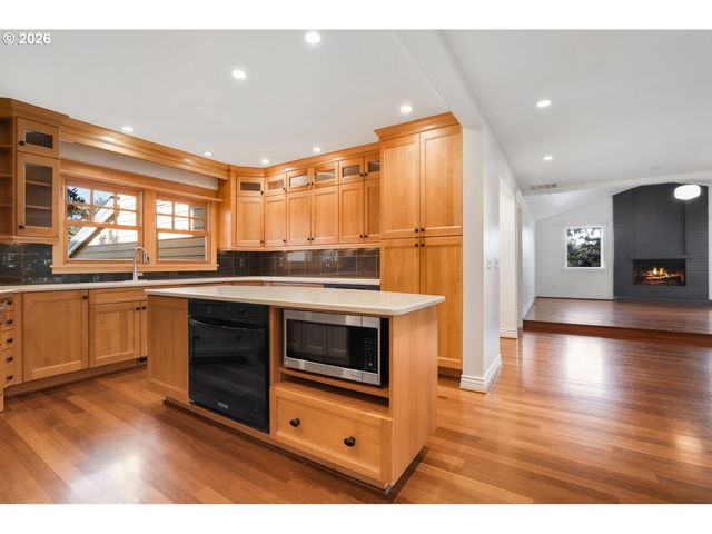 17151 WALL St, Lake Oswego, OR 97034
