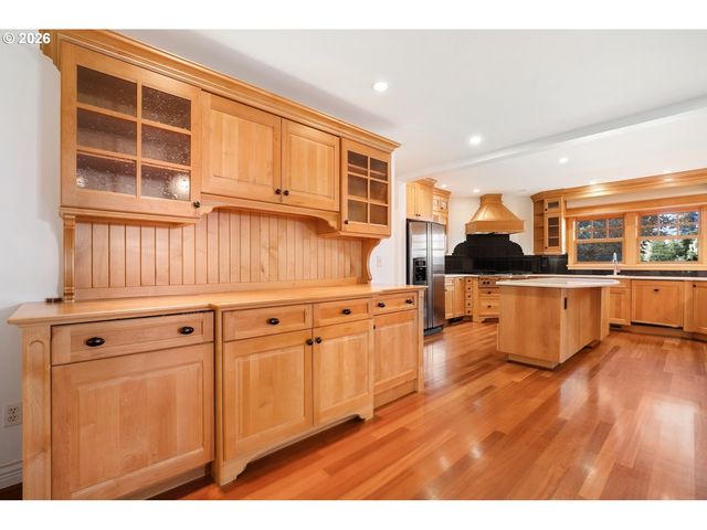 17151 WALL St, Lake Oswego, OR 97034