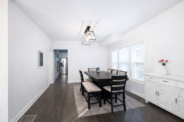 7915 S Paxton Avenue, Chicago, IL 60617