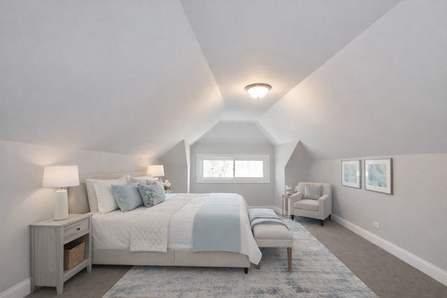 7915 S Paxton Avenue, Chicago, IL 60617