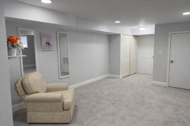 7915 S Paxton Avenue, Chicago, IL 60617