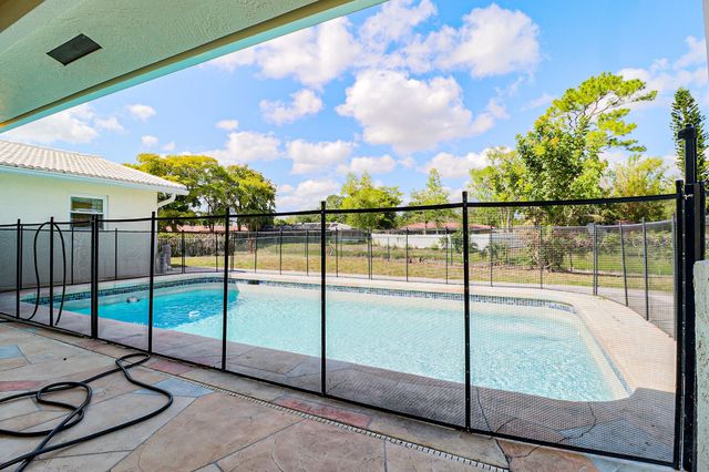 1329 NW 84th Drive NW, Coral Springs, FL 33071