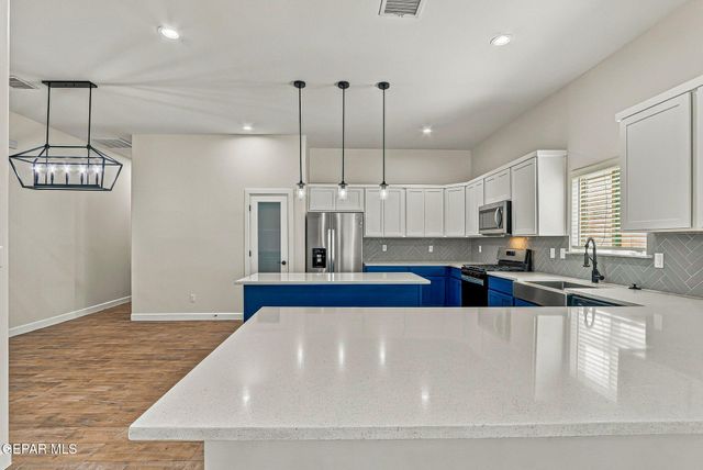 656 Paseo Dulce Avenue, Horizon City, TX 79928