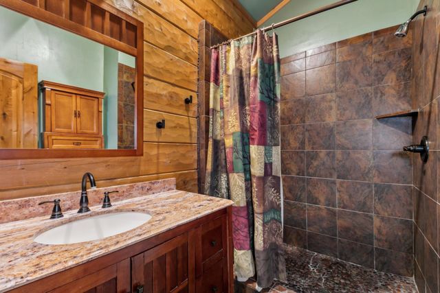 7585 River Road, Truckee, CA 96161