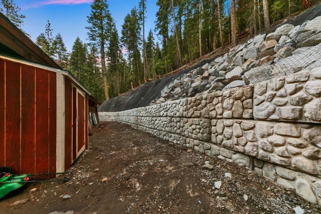 7585 River Road, Truckee, CA 96161