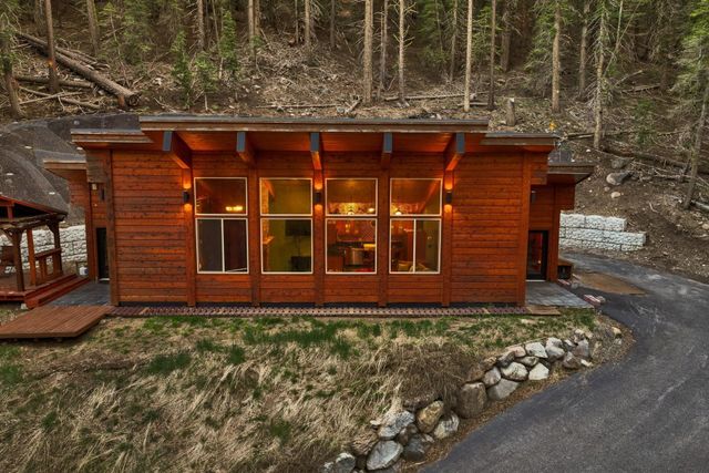 7585 River Road, Truckee, CA 96161