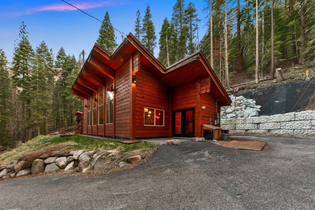 7585 River Road, Truckee, CA 96161