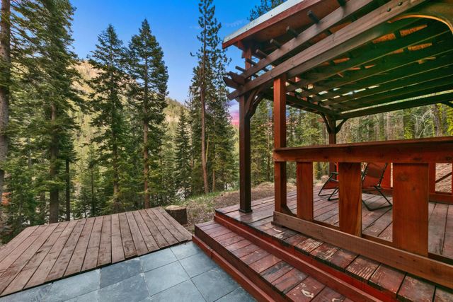 7585 River Road, Truckee, CA 96161