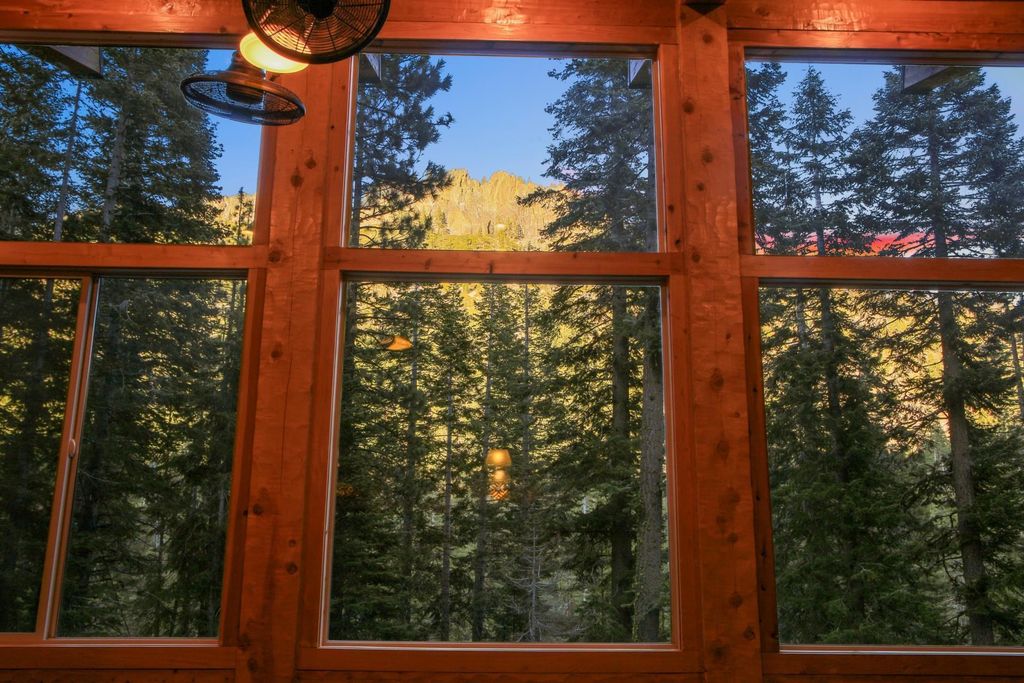 7585 River Road, Truckee, CA 96161