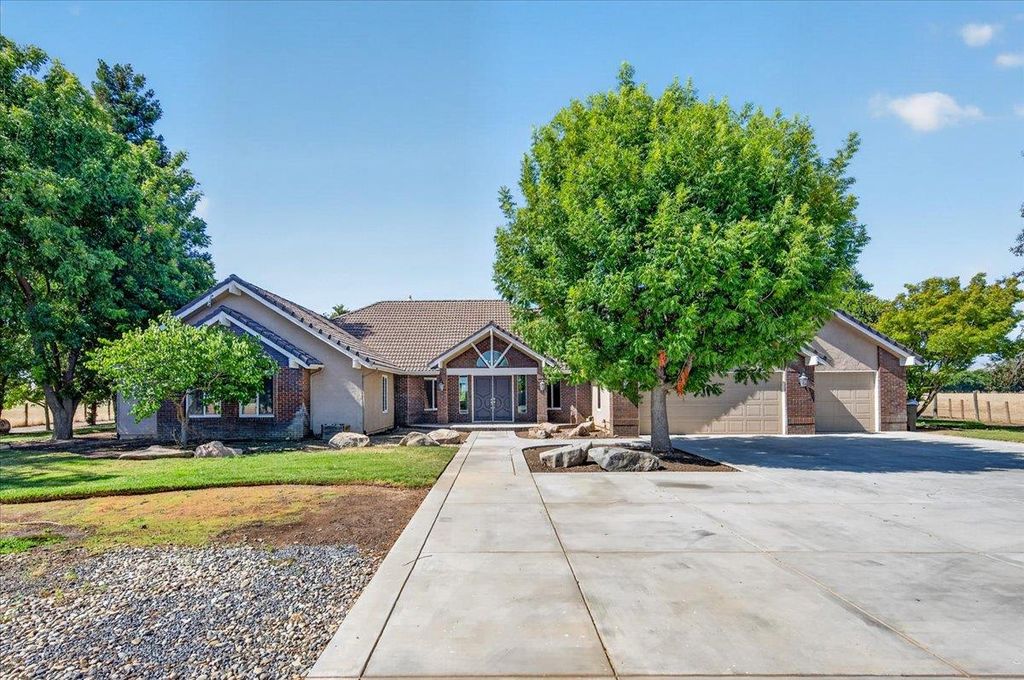 Image 1 of property listing at 12228 Tollhouse Road, Clovis, CA 93619