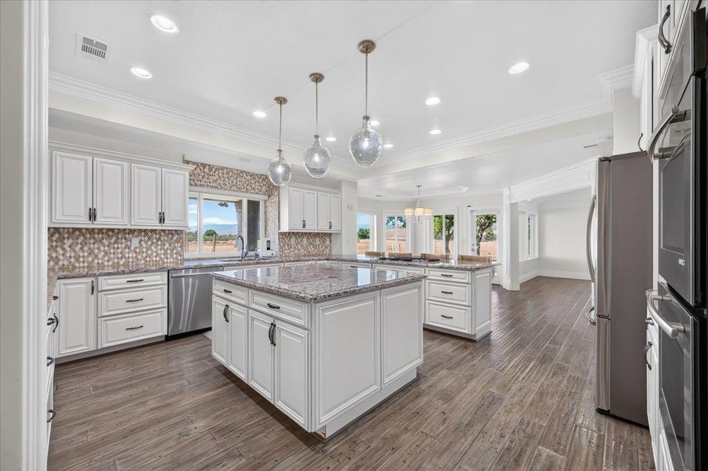 Image 17 of property listing at 12228 Tollhouse Road, Clovis, CA 93619