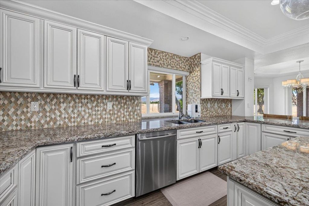 Image 18 of property listing at 12228 Tollhouse Road, Clovis, CA 93619