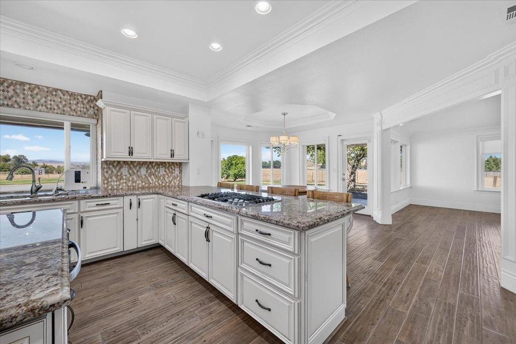 Image 24 of property listing at 12228 Tollhouse Road, Clovis, CA 93619