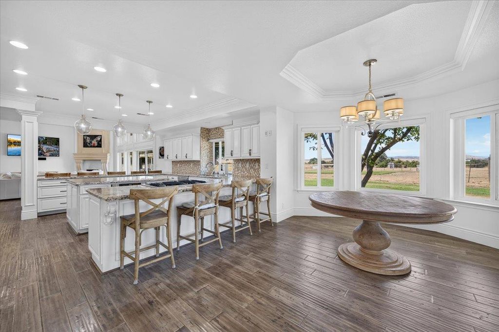 Image 25 of property listing at 12228 Tollhouse Road, Clovis, CA 93619