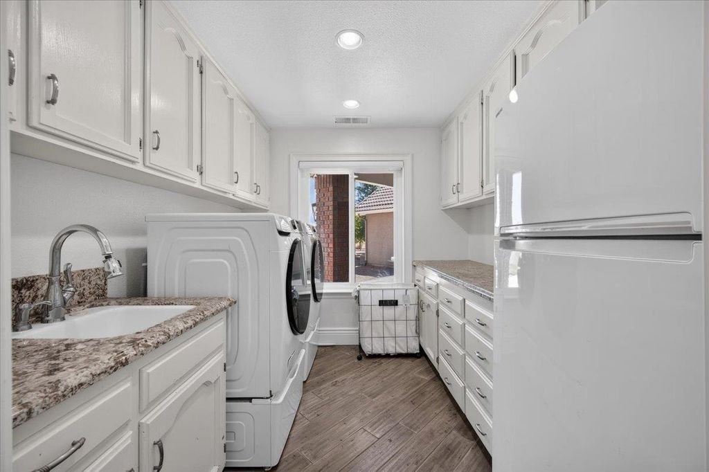 Image 29 of property listing at 12228 Tollhouse Road, Clovis, CA 93619
