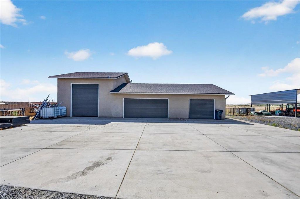 Image 3 of property listing at 12228 Tollhouse Road, Clovis, CA 93619