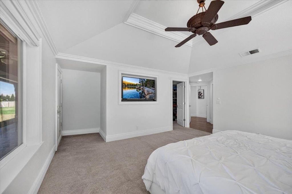 Image 36 of property listing at 12228 Tollhouse Road, Clovis, CA 93619