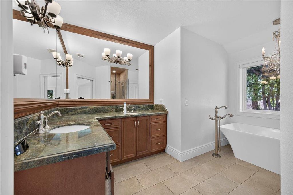 Image 37 of property listing at 12228 Tollhouse Road, Clovis, CA 93619