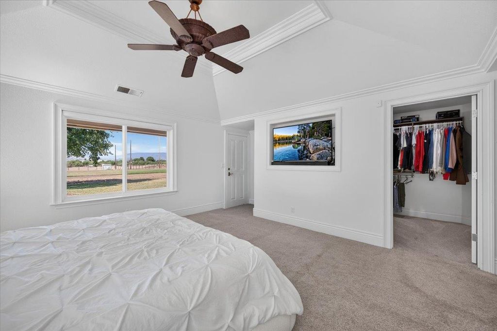 Image 38 of property listing at 12228 Tollhouse Road, Clovis, CA 93619