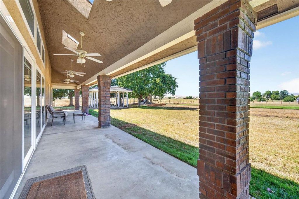 Image 48 of property listing at 12228 Tollhouse Road, Clovis, CA 93619