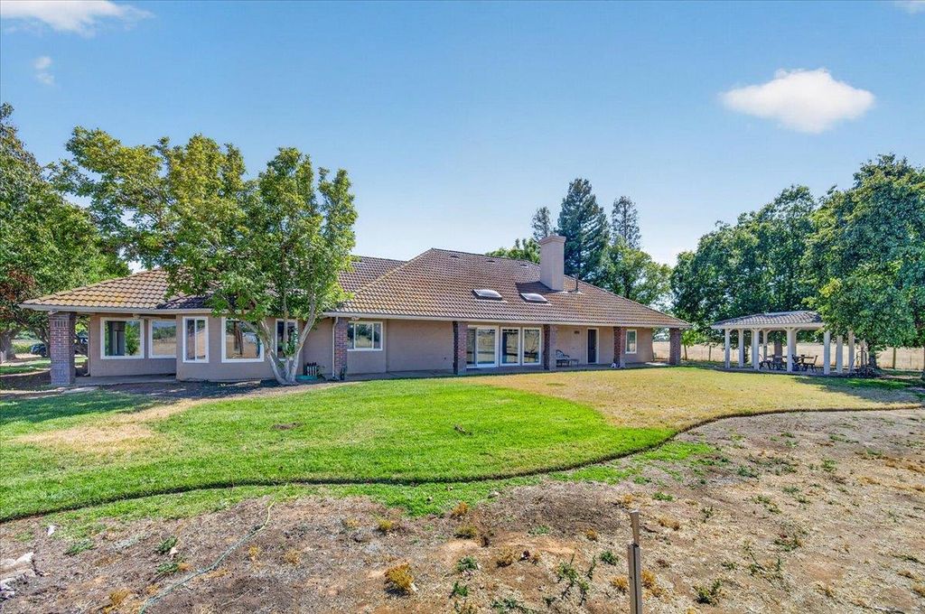 Image 49 of property listing at 12228 Tollhouse Road, Clovis, CA 93619