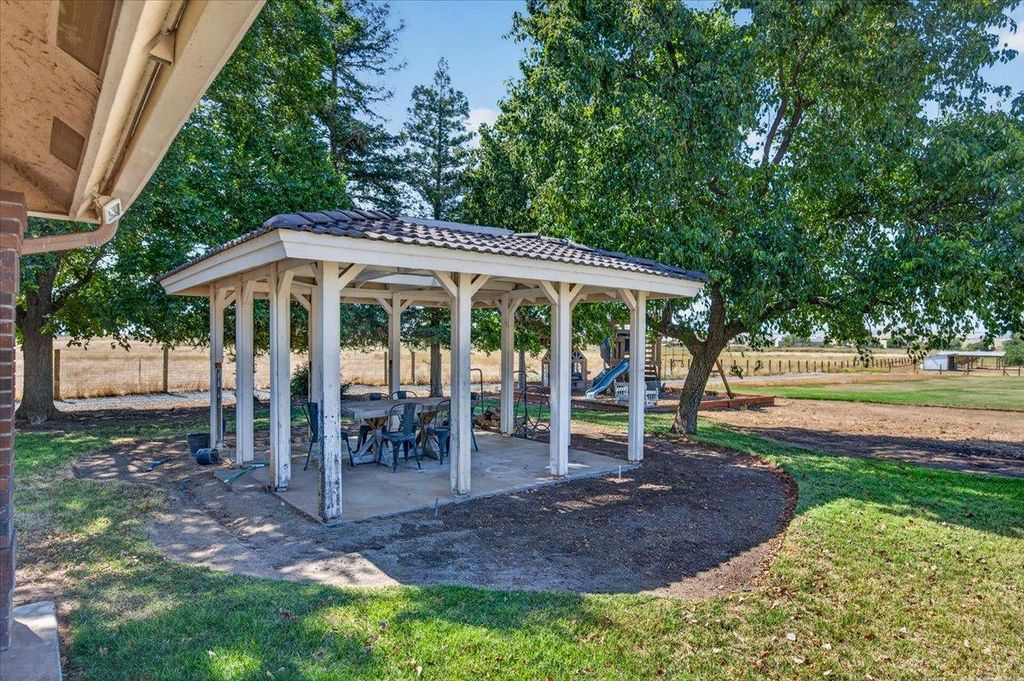 Image 51 of property listing at 12228 Tollhouse Road, Clovis, CA 93619