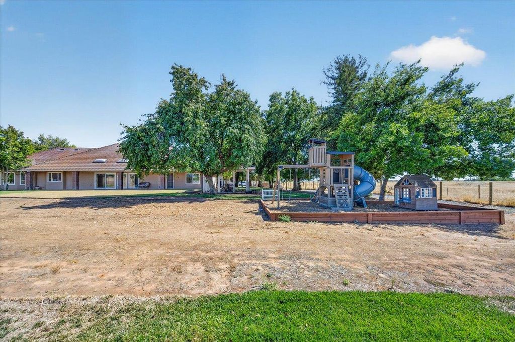 Image 52 of property listing at 12228 Tollhouse Road, Clovis, CA 93619