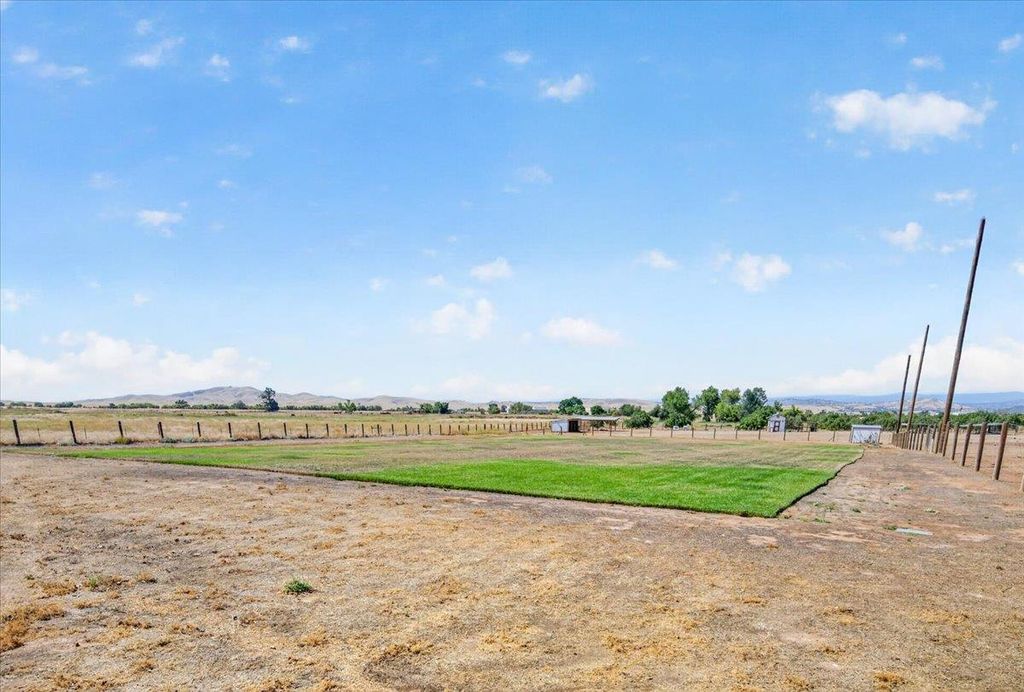 Image 53 of property listing at 12228 Tollhouse Road, Clovis, CA 93619