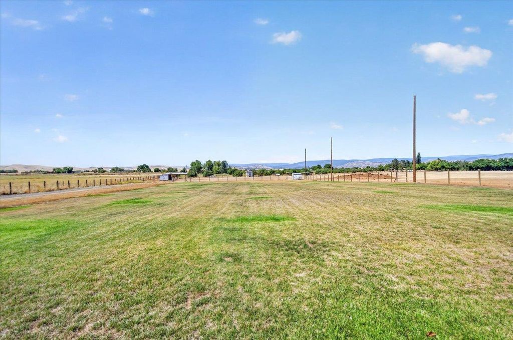 Image 54 of property listing at 12228 Tollhouse Road, Clovis, CA 93619