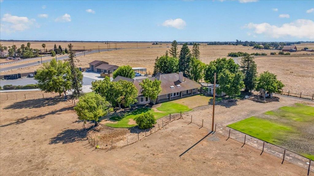 Image 55 of property listing at 12228 Tollhouse Road, Clovis, CA 93619