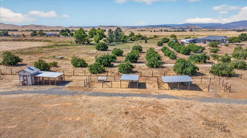 Image 58 of property listing at 12228 Tollhouse Road, Clovis, CA 93619