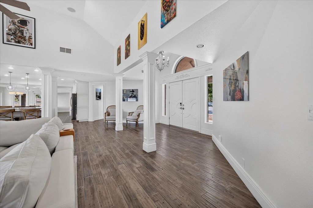 Image 6 of property listing at 12228 Tollhouse Road, Clovis, CA 93619