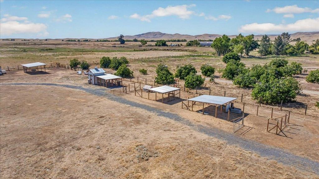 Image 61 of property listing at 12228 Tollhouse Road, Clovis, CA 93619
