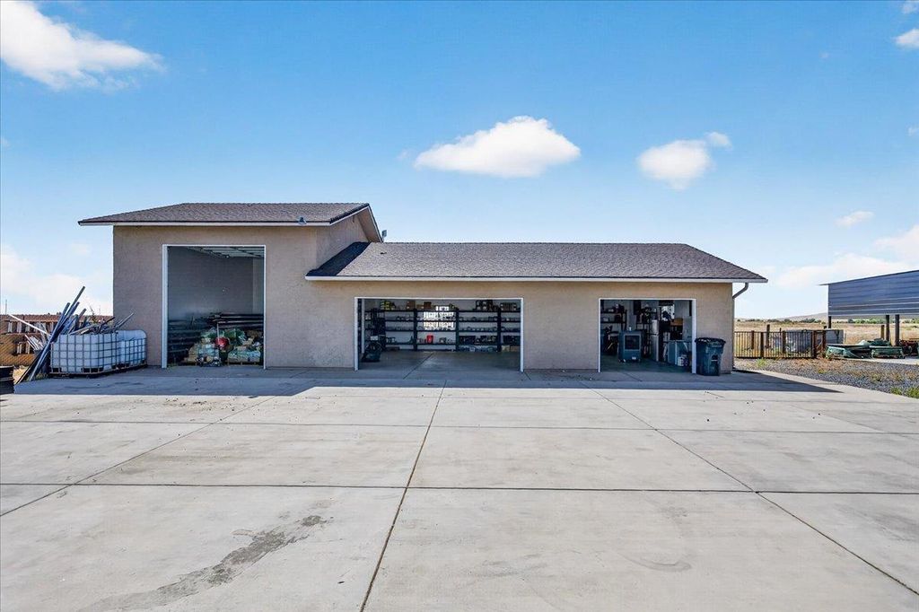 Image 63 of property listing at 12228 Tollhouse Road, Clovis, CA 93619