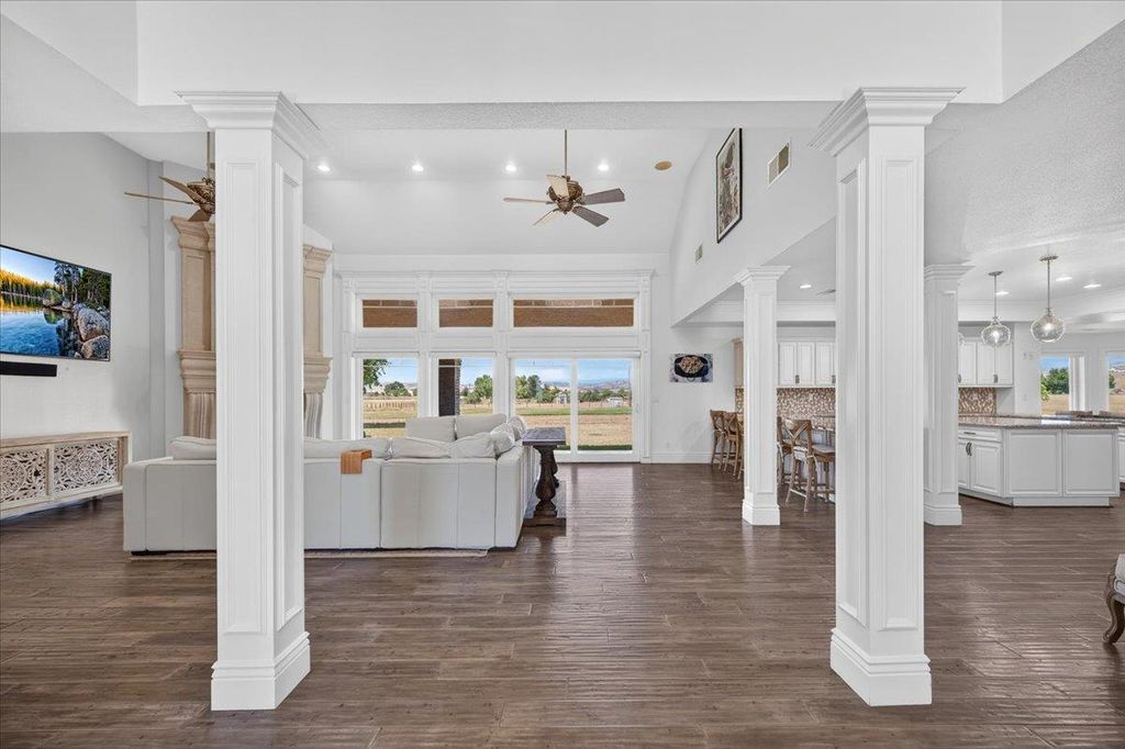 Image 8 of property listing at 12228 Tollhouse Road, Clovis, CA 93619
