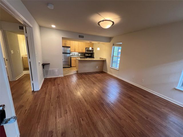 7685 Northcross DR 909, Austin, TX 78757