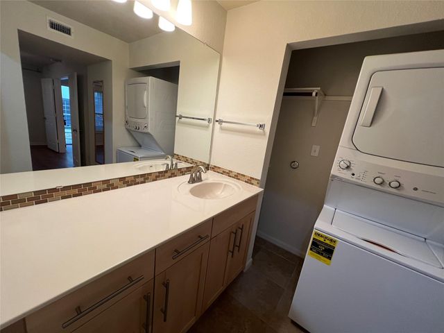 7685 Northcross DR 909, Austin, TX 78757