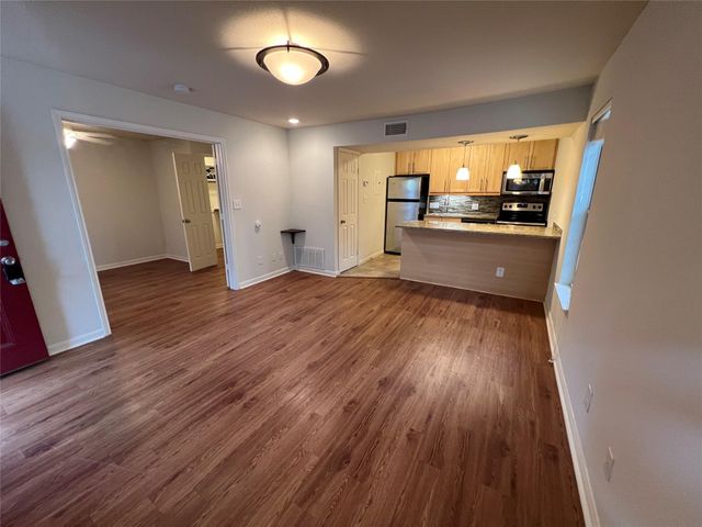 7685 Northcross DR 909, Austin, TX 78757