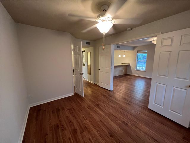 7685 Northcross DR 909, Austin, TX 78757