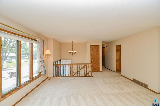 2605 W 33 St Street, Sioux Falls, SD 57105