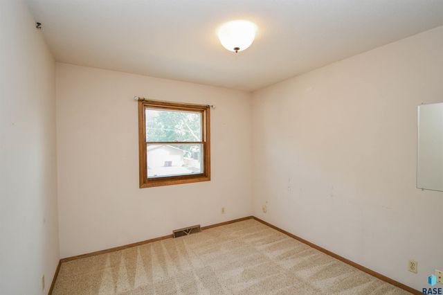 2605 W 33 St Street, Sioux Falls, SD 57105
