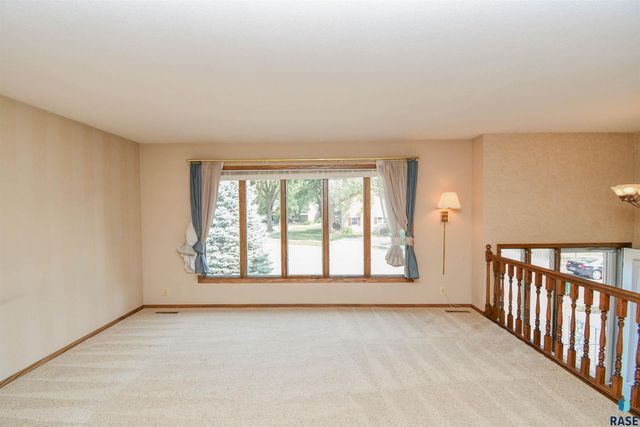 2605 W 33 St Street, Sioux Falls, SD 57105