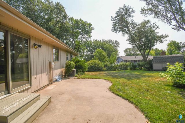 2605 W 33 St Street, Sioux Falls, SD 57105