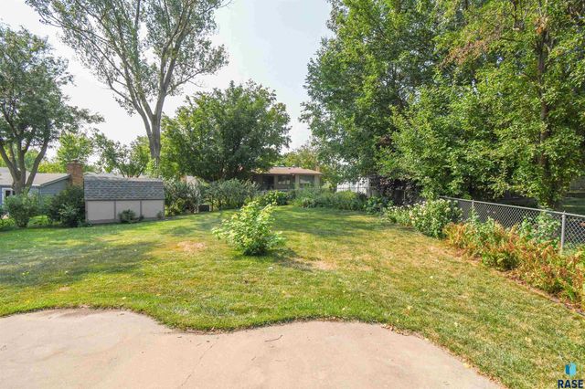 2605 W 33 St Street, Sioux Falls, SD 57105