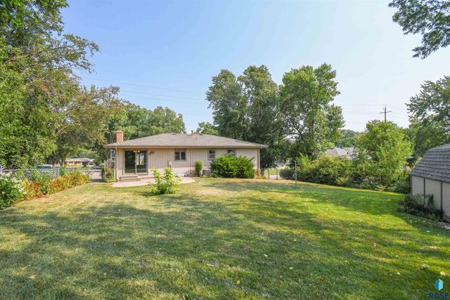 2605 W 33 St Street, Sioux Falls, SD 57105