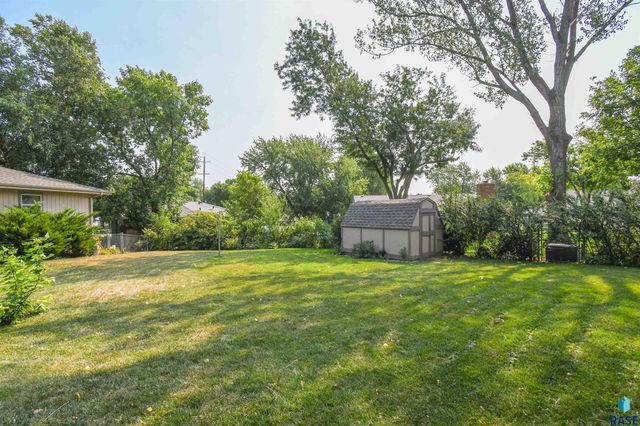 2605 W 33 St Street, Sioux Falls, SD 57105