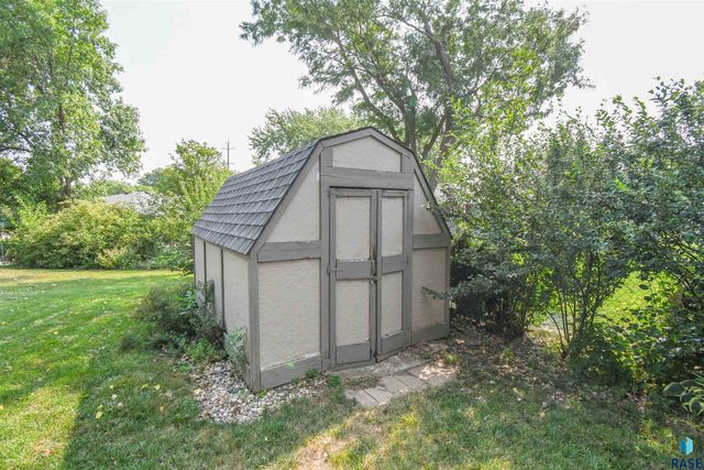 2605 W 33 St Street, Sioux Falls, SD 57105