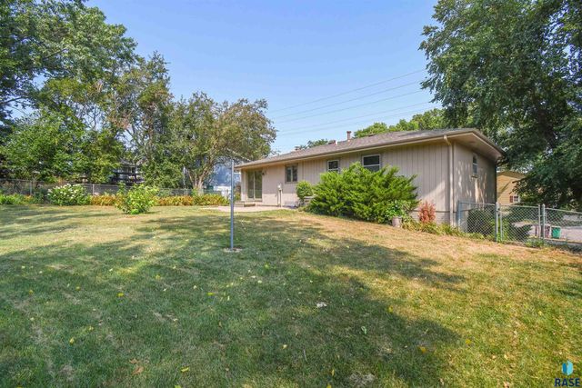 2605 W 33 St Street, Sioux Falls, SD 57105